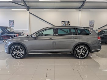 Used Volkswagen Passat 2017 for sale - 75758857: Photo