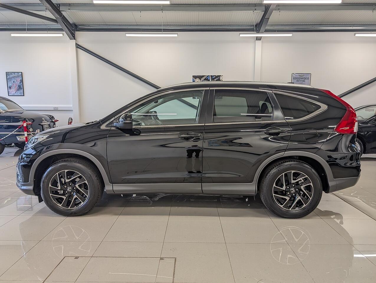 Used Honda CR-V 2017 for sale - 76652677: Photo 3