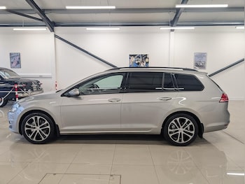 Used Volkswagen Golf 2016 for sale - 77075551: Photo