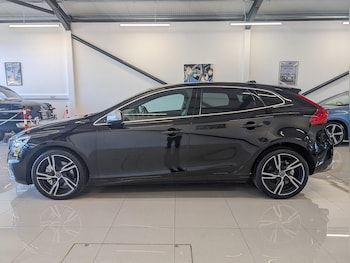 Used Volvo V40 2019 for sale - 75929974: Photo
