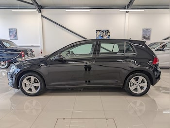 Used Volkswagen Golf 2017 for sale - 76557006: Photo