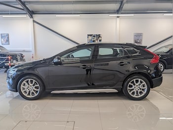 Used Volvo V40 2016 for sale - 76556881: Photo