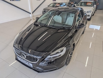 Used Volvo V40 2019 for sale - 76112276: Photo