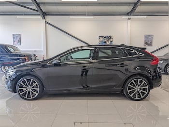Used Volvo V40 2019 for sale - 76112276: Photo