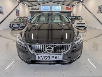 Used Volvo V40 2019 for sale - 76112276: Photo