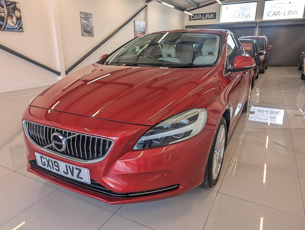 Used Volvo V40 2019 for sale - 76332218: Photo 1