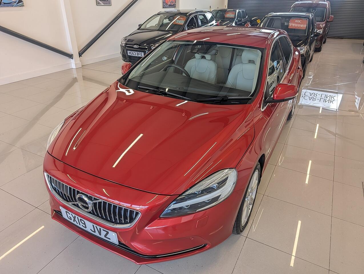 Used Volvo V40 2019 for sale - 76332218: Photo 2