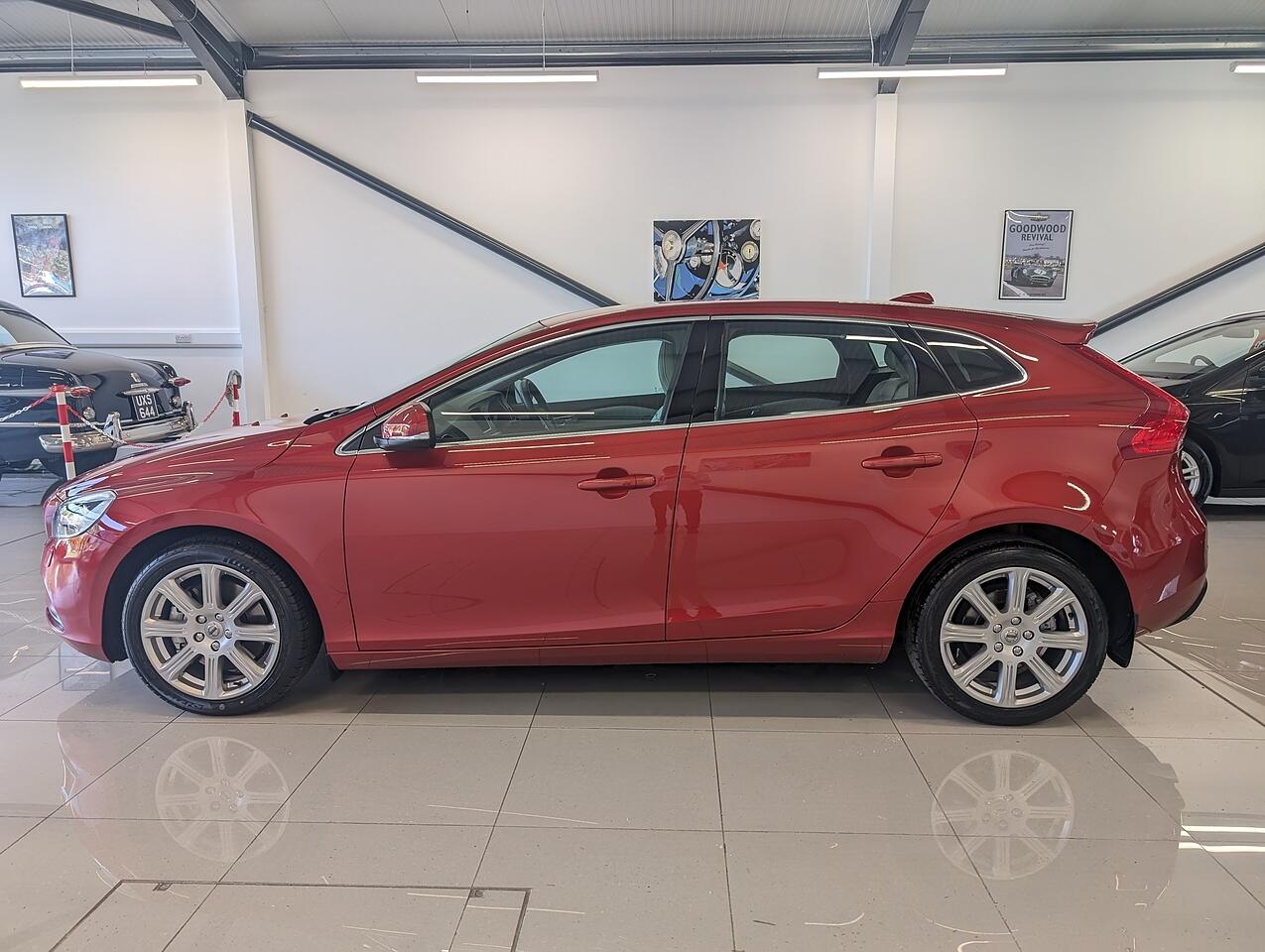 Used Volvo V40 2019 for sale - 76332218: Photo 3