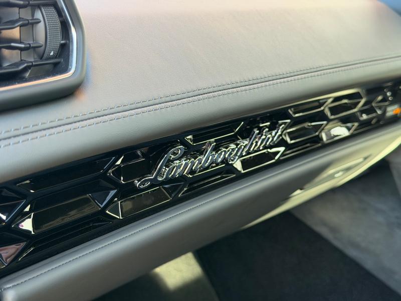 Used Lamborghini Huracan 2023 for sale - 76722812: Photo 9