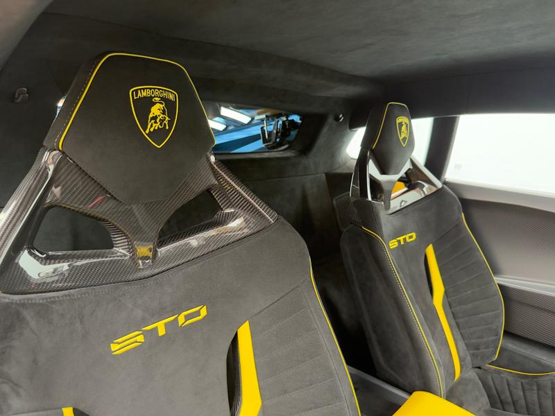 Used Lamborghini Huracan 2023 for sale - 76340158: Photo 8