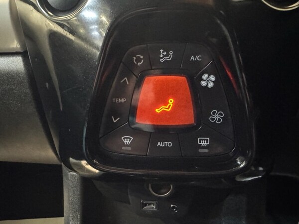 Used Toyota AYGO 2017 for sale - 76235268: Photo 17