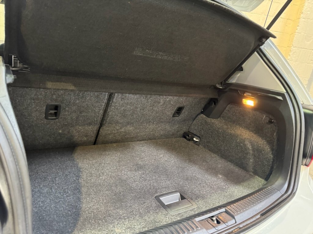 Used Volkswagen Polo 2016 for sale - 76470110: Photo 10