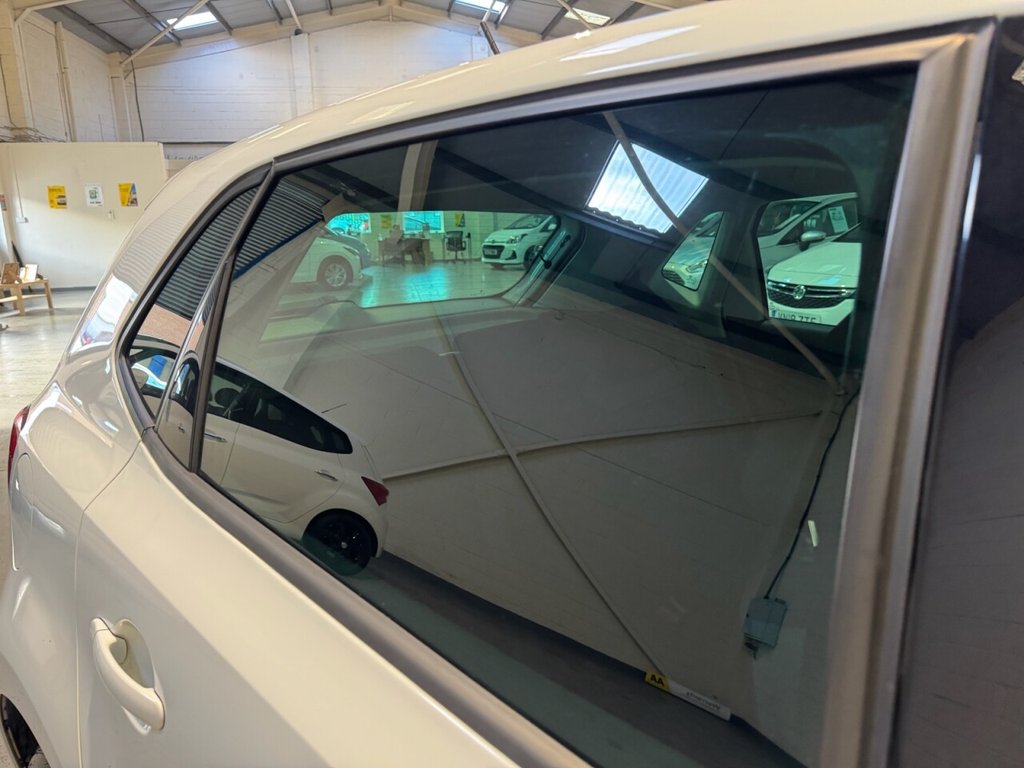 Used Volkswagen Polo 2016 for sale - 76470110: Photo 39