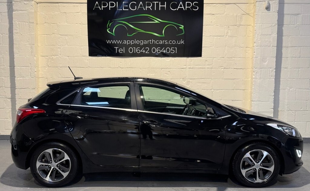 Used Hyundai i30 2017 for sale - 76558918: Photo 2