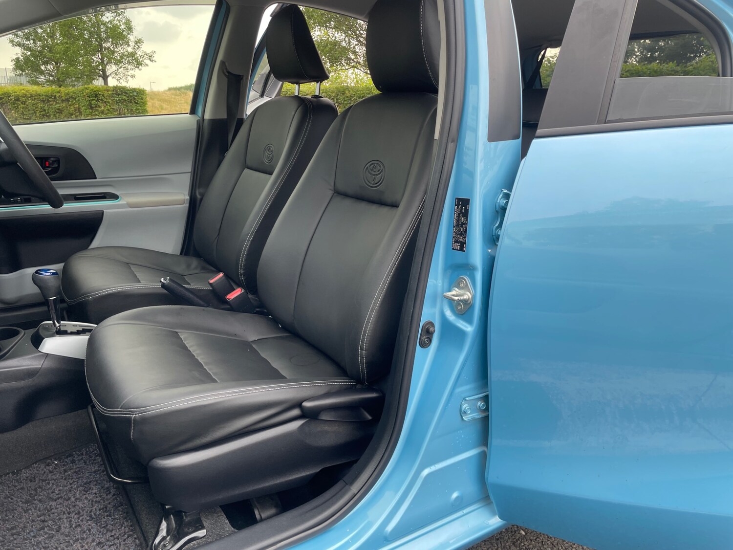 Used Toyota Aqua 2024 for sale - 76444558: Photo 13