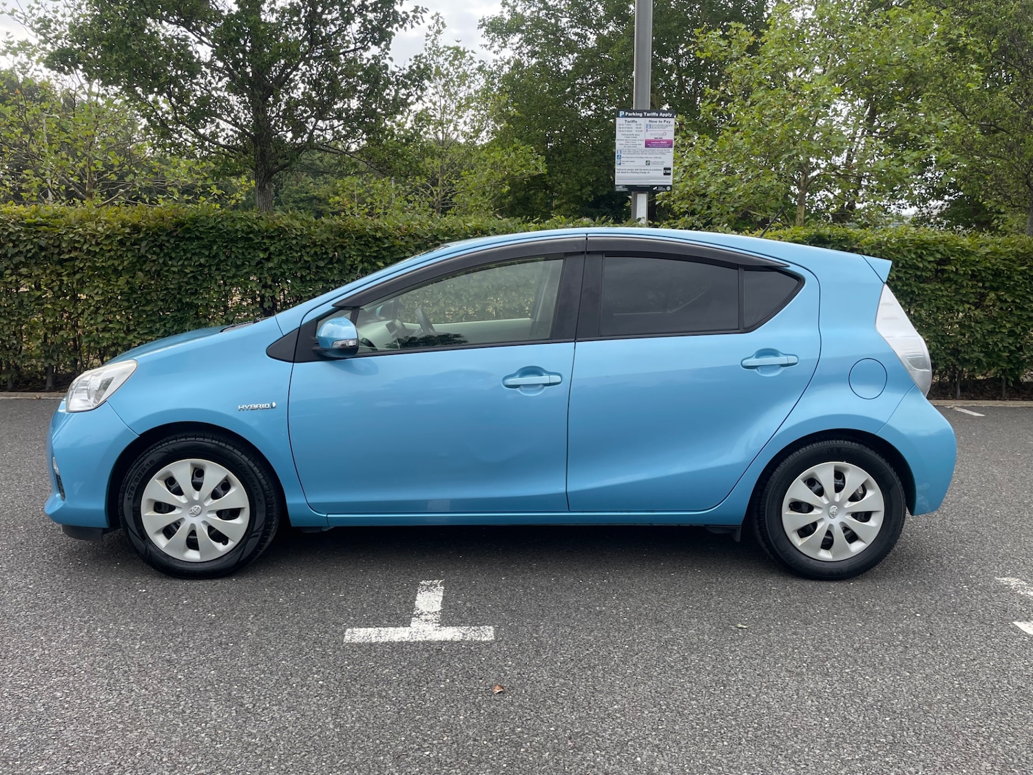 Used Toyota Aqua 2024 for sale - 76444558: Photo 2