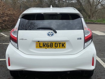 Used Toyota Aqua 2019 for sale - 77656627: Photo