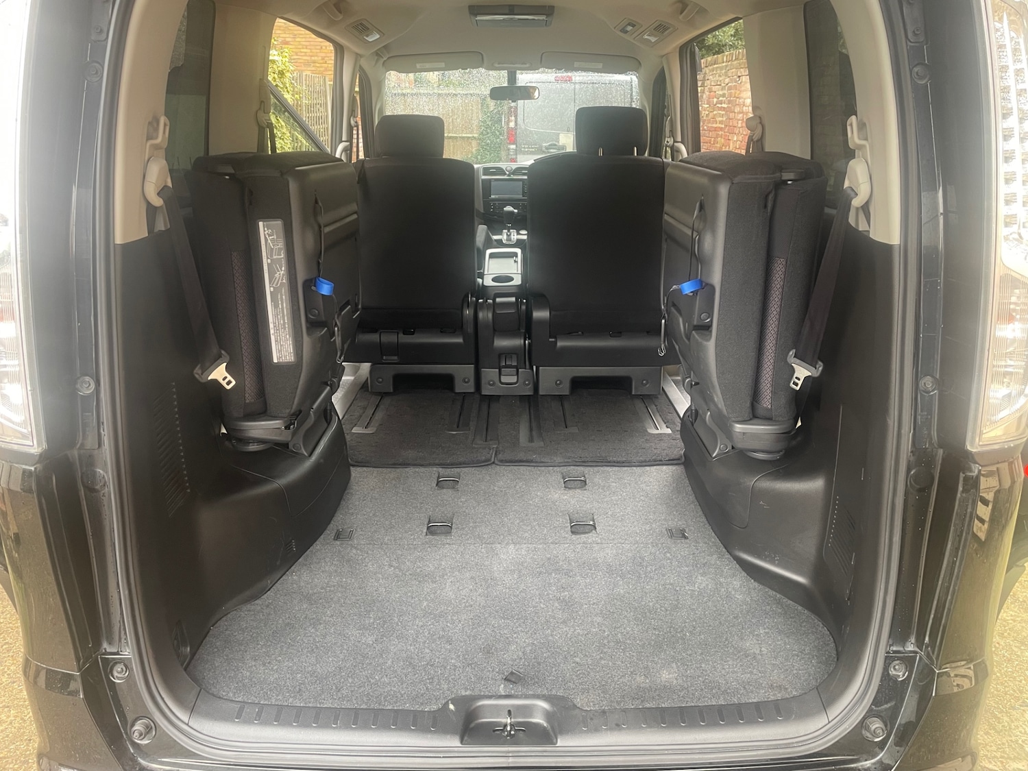 Used Nissan Serena 2025 for sale - 76897320: Photo 17