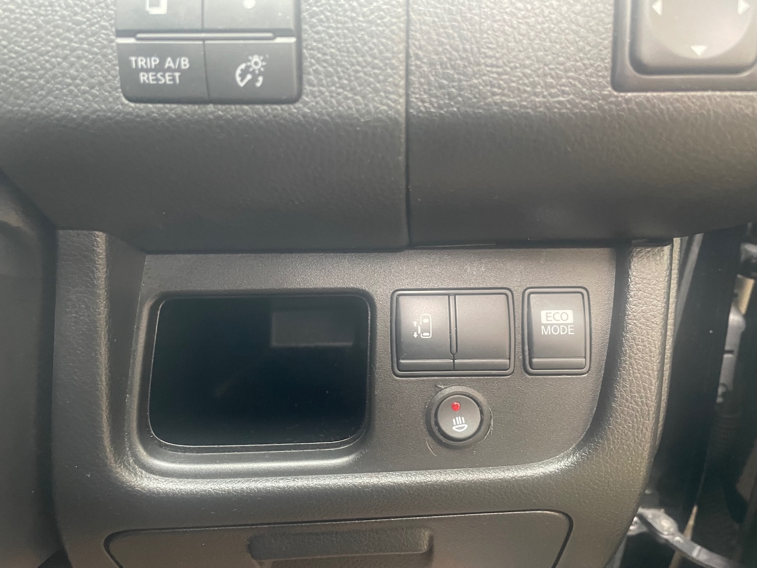 Used Nissan Serena 2025 for sale - 76897320: Photo 21