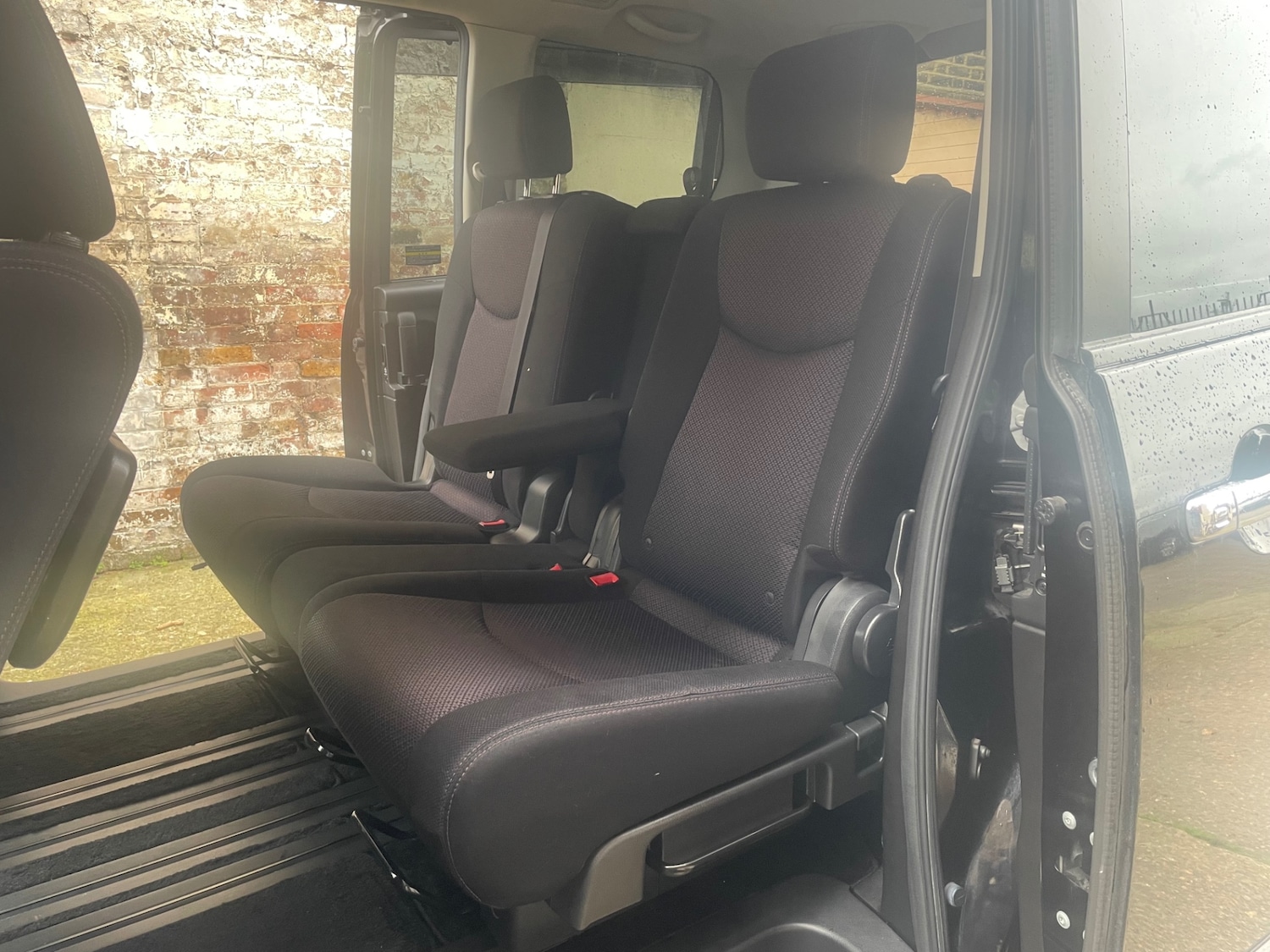 Used Nissan Serena 2025 for sale - 76897320: Photo 23