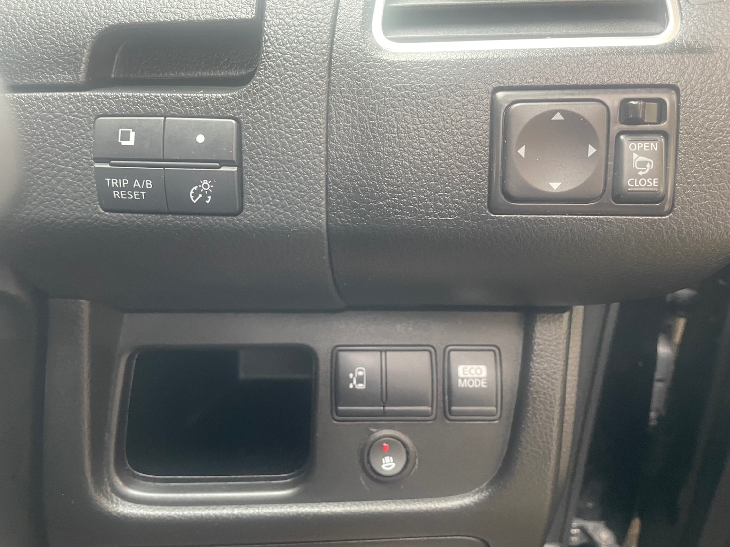 Used Nissan Serena 2025 for sale - 76897320: Photo 26