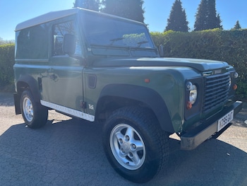 Land Rover Defender feature image
