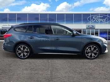 Used Ford Focus 2022 for sale - 75648611: Photo