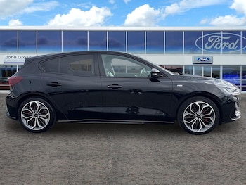 Used Ford Focus 2023 for sale - 76140209: Photo 2