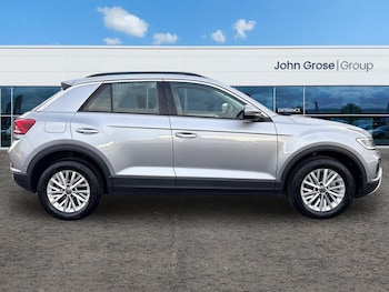 Used Volkswagen T-Roc 2023 for sale - 76587052: Photo
