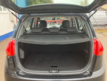 Used Kia Venga 2011 for sale - 76242819: Photo 4
