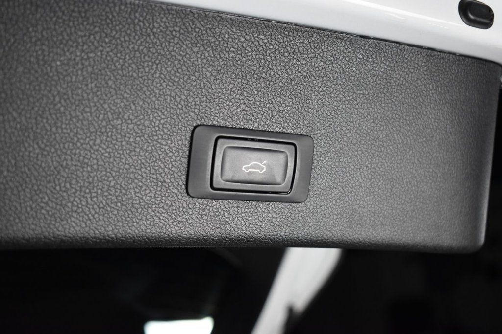 Used Audi A4 2014 for sale - 76711532: Photo 4