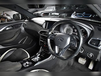 Used Infiniti Q30 2016 for sale - 76303504: Photo 3