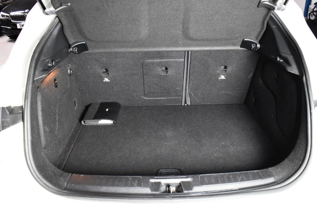 Used Infiniti Q30 2016 for sale - 76303504: Photo 8