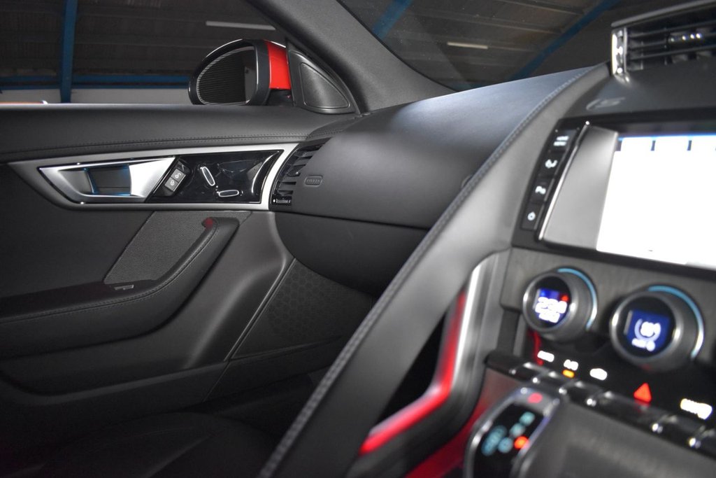 Used Jaguar F-Type 2015 for sale - 76973137: Photo 41