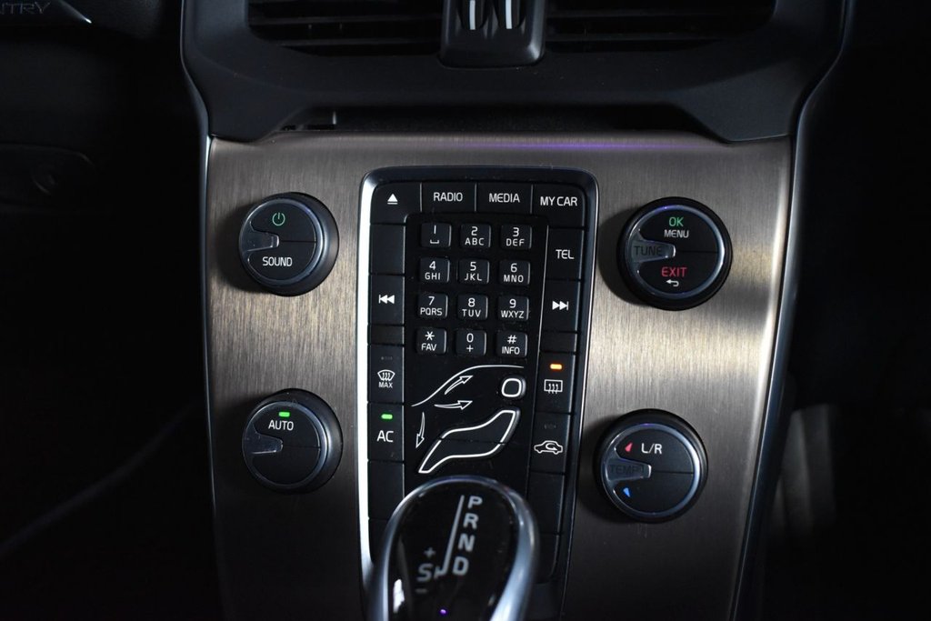 Used Volvo V40 2014 for sale - 77608983: Photo 15