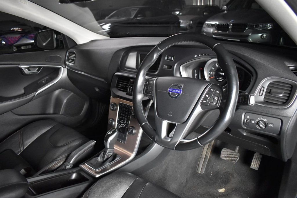 Used Volvo V40 2014 for sale - 77608983: Photo 2