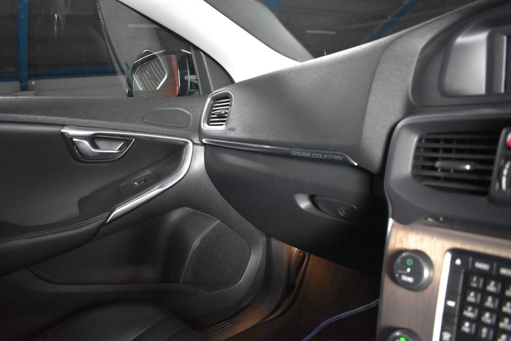 Used Volvo V40 2014 for sale - 77608983: Photo 22