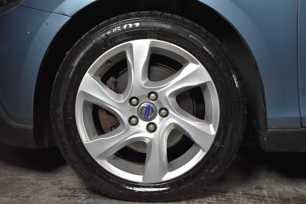 Used Volvo V40 2014 for sale - 77608983: Photo 28