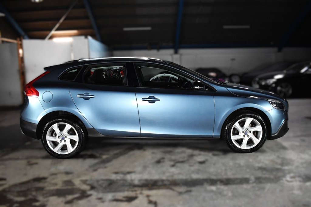 Used Volvo V40 2014 for sale - 77608983: Photo 9