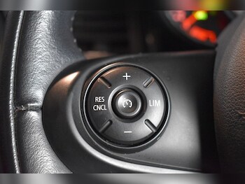 Used MINI Hatch 2018 for sale - 77327632: Photo