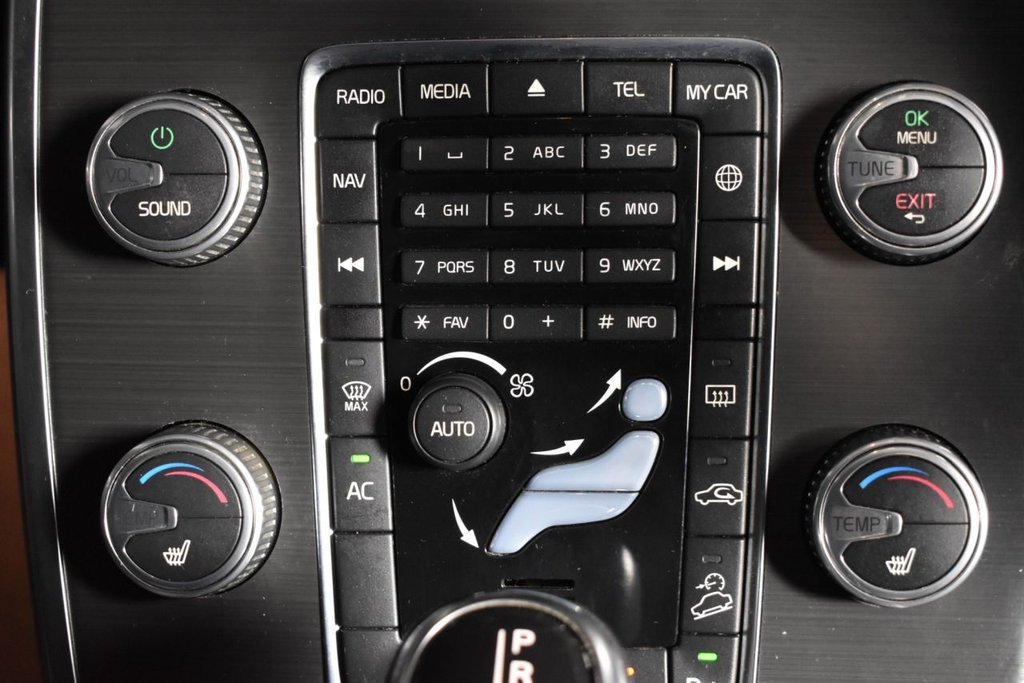 Used Volvo XC70 2014 for sale - 76740450: Photo 35