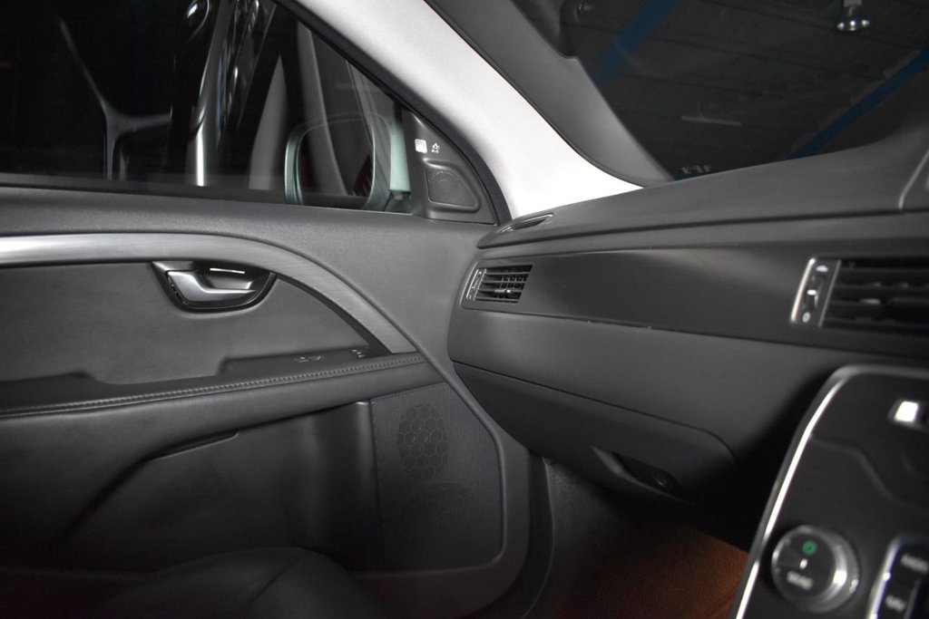 Used Volvo XC70 2014 for sale - 76740450: Photo 39