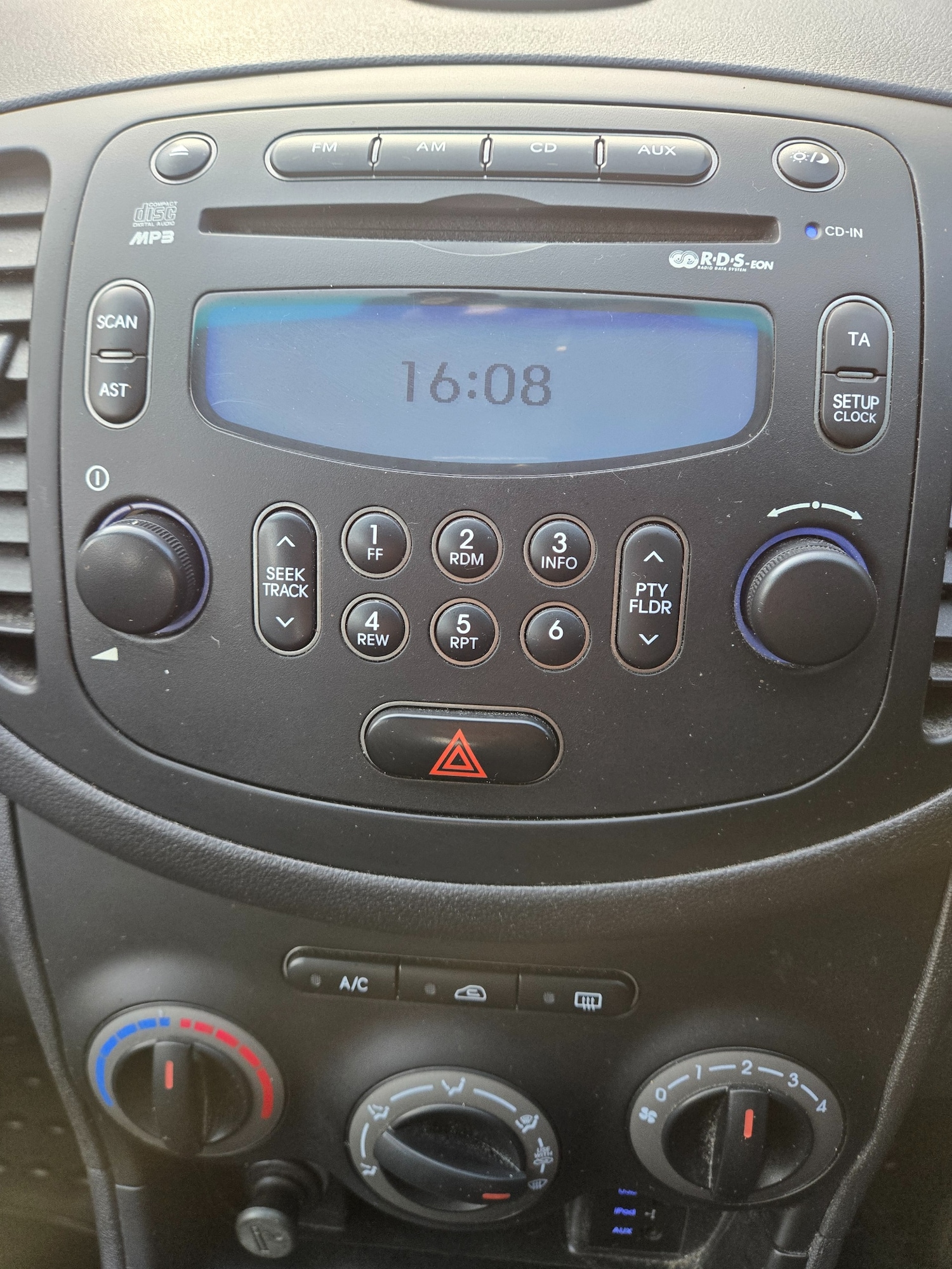 Used Hyundai i10 2011 for sale - 76366614: Photo 18