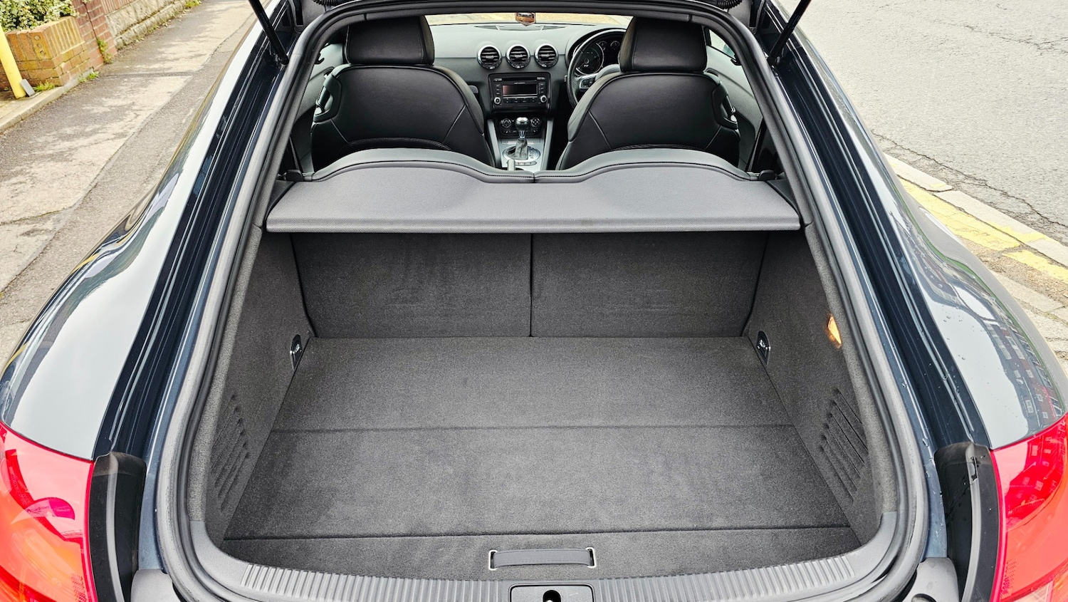 Used Audi TT 2010 for sale - 77822541: Photo 25