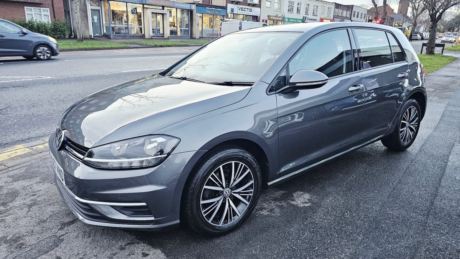 Used Volkswagen Golf 2018 for sale - 77248042: Photo 2