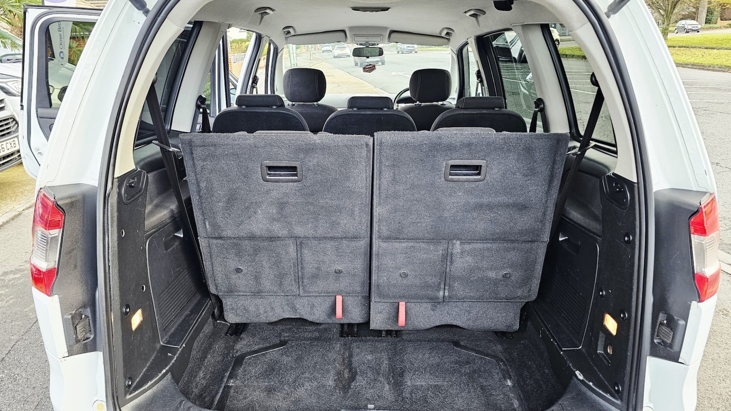 Used Ford Galaxy 2011 for sale - 76748944: Photo 21