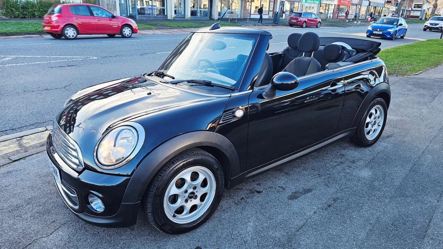 Used MINI Convertible 2013 for sale - 77476716: Photo 2
