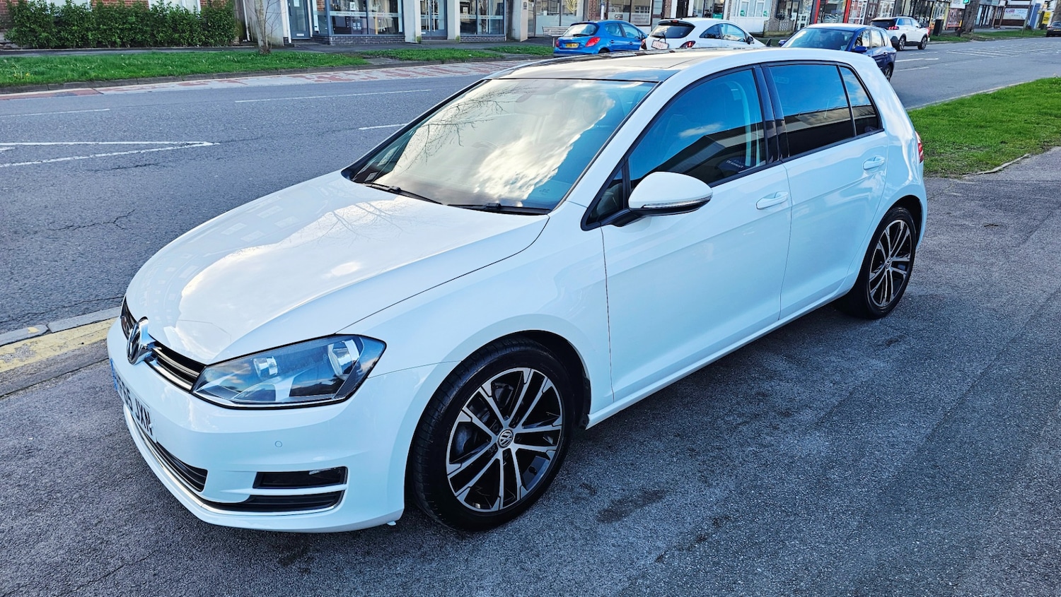 Used Volkswagen Golf 2015 for sale - 77717999: Photo 2
