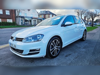 Used Volkswagen Golf 2015 for sale - 77717999: Photo