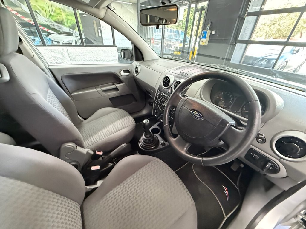 Used Ford Fusion 2003 for sale - 77171559: Photo 15